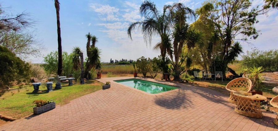 5 Bedroom Property for Sale in Upington Rural Northern Cape